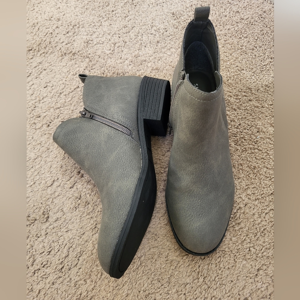 NWOT Sun + Stone Gray Ankle Boots Size 7 - Picture 3 of 8